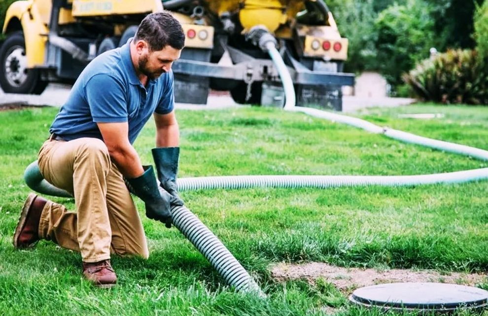 how to service septic tank